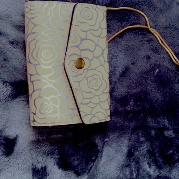 Small clutch cross body bag no tears never used - Picture 2 of 4